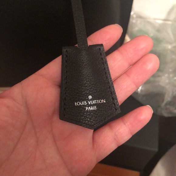 🖤✨Gorgeous Louis Vuitton Lockme Tote & Wallet✨🖤 - Picture 4 of 13